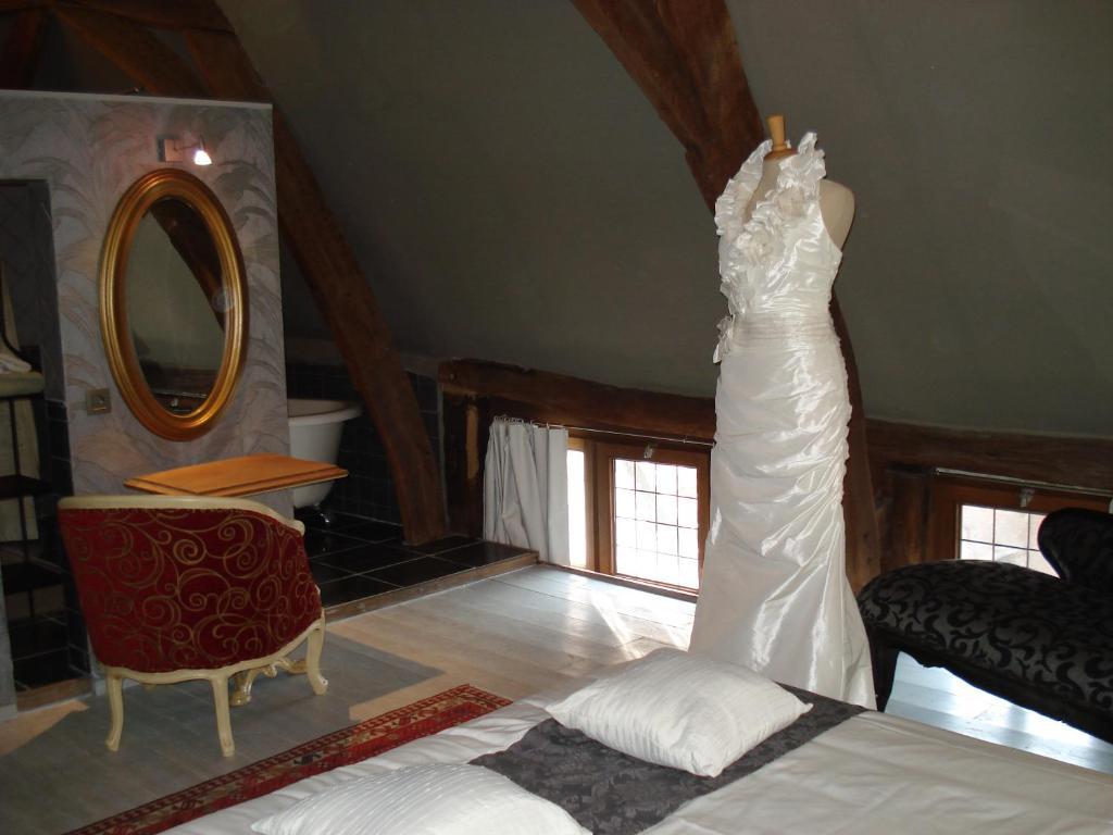 Aparthotel De Beek Anno 1410 Sint-Truiden Zimmer foto